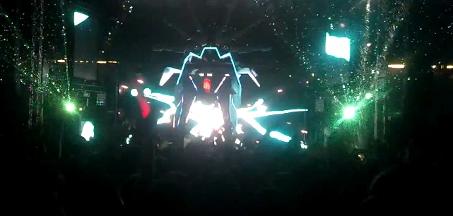 Video: Skrillex Performing His New Single Birdy Nam Nam Remix “Goin In”